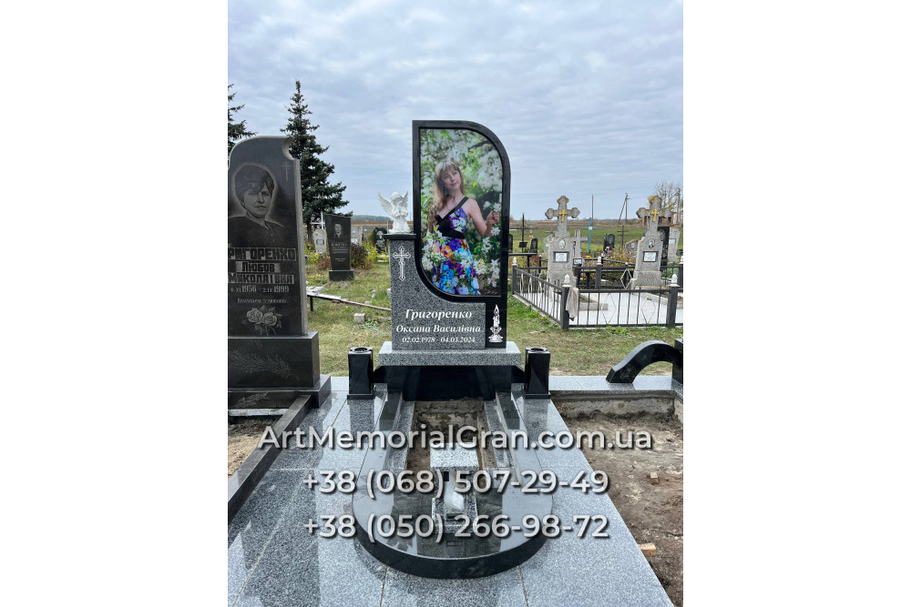 Пам'ятник для дівчини 00893